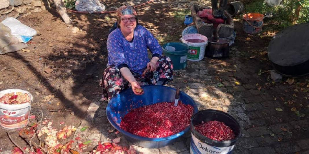 Geleneksel yöntemle nar ekşisi üretimi sürüyor! Önce eziliyor, sonra kaynatılıyor: Katkısız, doğal üretim yapılıyor 3